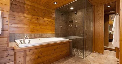 24) Фото ванной комнаты в деревянном доме: морской стиль