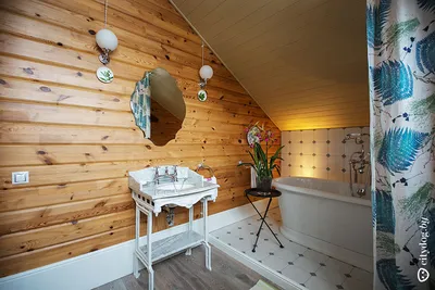 26) Фото ванной комнаты в деревянном доме: арт-деко стиль