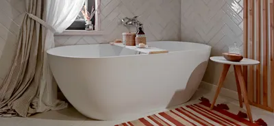Интерьер ванной комнаты в деревянном доме: фото уютного уголка