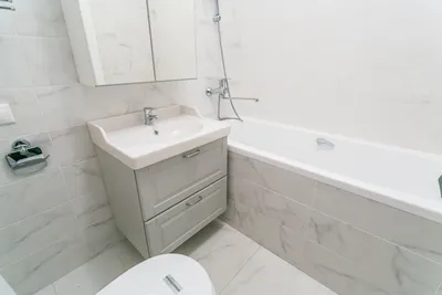 Изображение ванной комнаты в современном стиле эконом класса