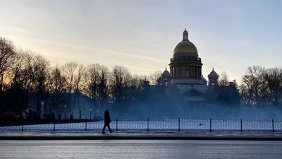 Исаакиевский собор в лучах заката: Фотография с мягким освещением