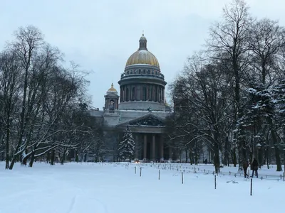 Исаакиевский собор под белым одеялом: Фотография высокого качества