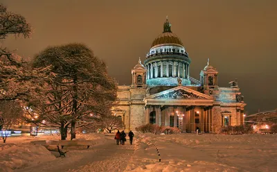 Зимний вечер у Исаакиевского собора: Романтическая атмосфера
