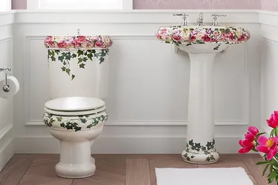 Скачать бесплатно фото искусственных цветов в ванной комнате: выберите размер изображения