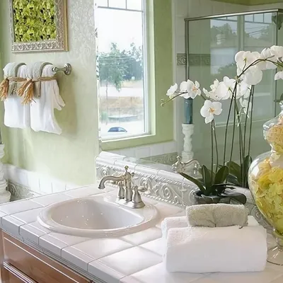 Искусственные цветы в ванной комнате: Full HD изображения для скачивания