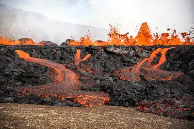 Вулкан во всей своей яркости: фотография бушующего огня.