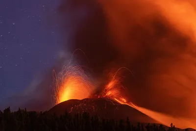 Завораживающий момент: фотография вулканической деятельности.
