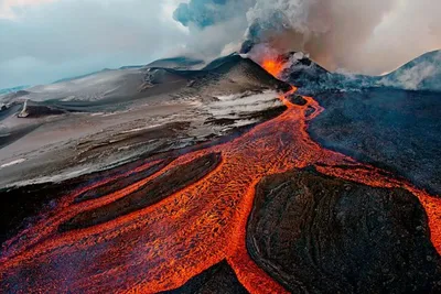 Вулканическая красота: фотография вулкана в действии.