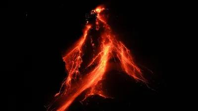 Фотография извержения вулкана в арт-стиле