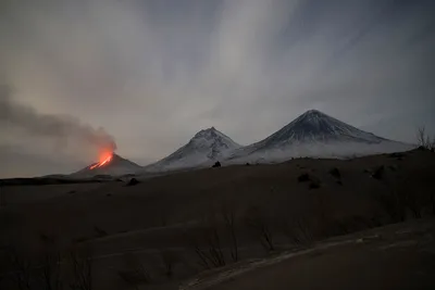 Уникальные фото на рабочий стол - извергающийся вулкан