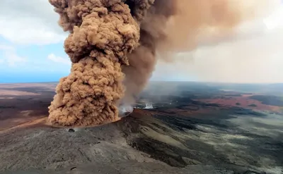 Извергающегося вулкана фотографии