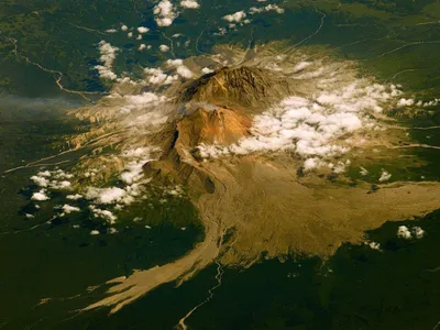 Симфония лавы и планеты: удивительные фото вулканической эрупции