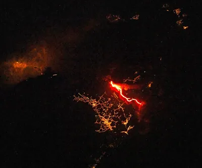 Извержение вулкана: космический взгляд на природное разрушение