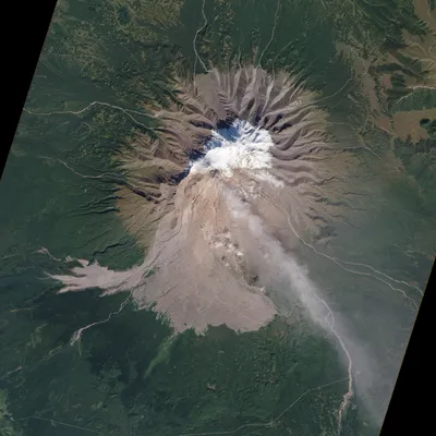 Извержение вулкана во всей красе: космические впечатления