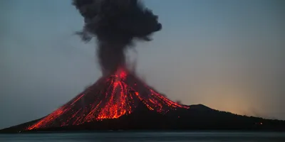 Извержение вулкана кракатау фотографии
