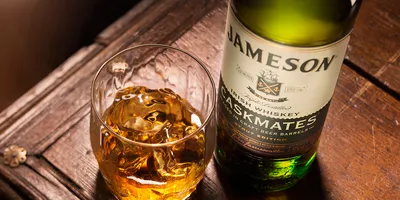 Остроконтурные фото виски Jameson