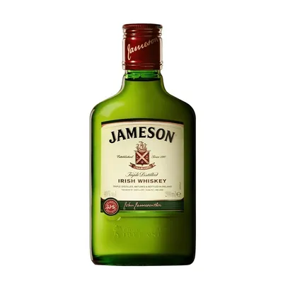 Изумительные снимки Jameson виски на белом фоне