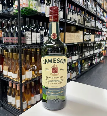 Креативные снимки пробок бутылок Jameson виски