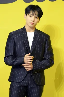Фотка Jung Kook с эффектом зеркального отражения