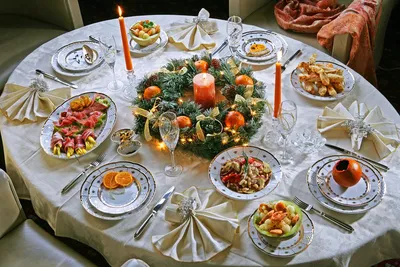 Как оформить праздничный стол: фото прекрасных вариантов