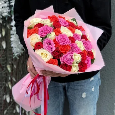 Букет из 51 розы: воплощение романтических мечтаний