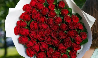 Изображение букета из 51 розы: чистота и нежность в каждой цветочной главе