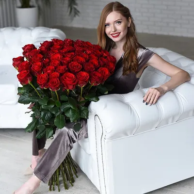 Фотография букета из 51 розы: объединение цветов в невероятной аркаде