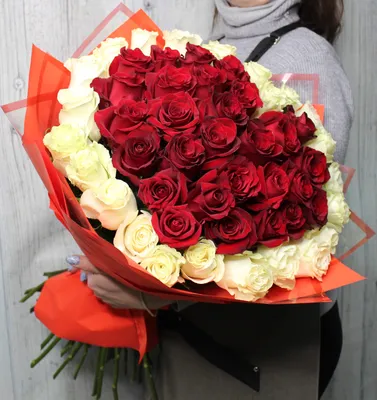 Изображение букета из 51 розы: символ страсти и прекрасных чувств