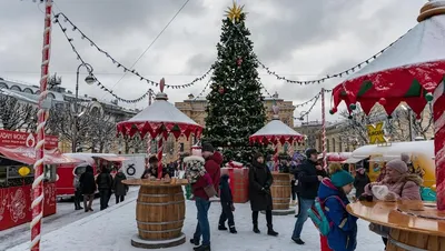 Новогодние краски города: подбери свой размер изображения.