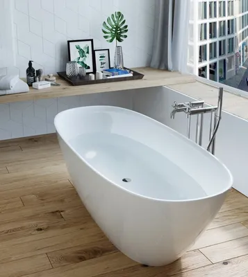 Ванная комната с каменной ванной в современном стиле