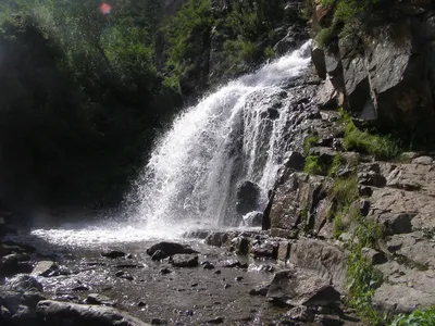 Прекрасные фотографии водопада в Камышлине в различных форматах (JPG, PNG, WebP)