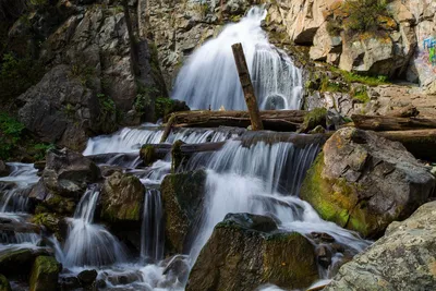 Красивые виды Камышлинского водопада на фотографиях высокого качества