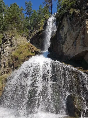 Окунитесь в мир Камышлинского водопада: потрясающие фотографии