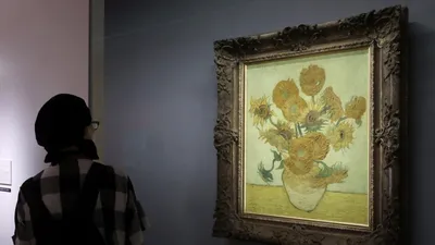 Фотография картины Ван Гога Подсолнухи - истинное произведение искусства