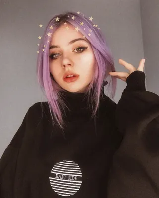 Картинки девушек с фиолетовыми волосами  фото