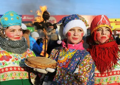 Очаровательные фотографии масленичных кукол