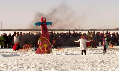 Фотографии масленичных гуляний с песнями и танцами