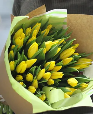 Фотографии с Днем Рождения и желтыми тюльпанами: моменты счастья и любви