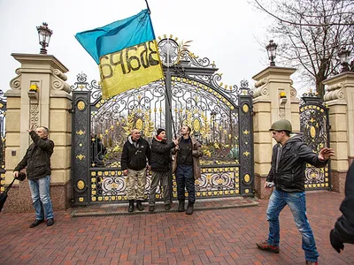 Уникальные фотографии с надписью Вернись: возвращение к прошлым событиям