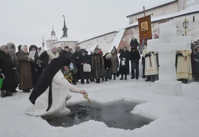 Фотографии, показывающие красоту и символику Праздника Крещения