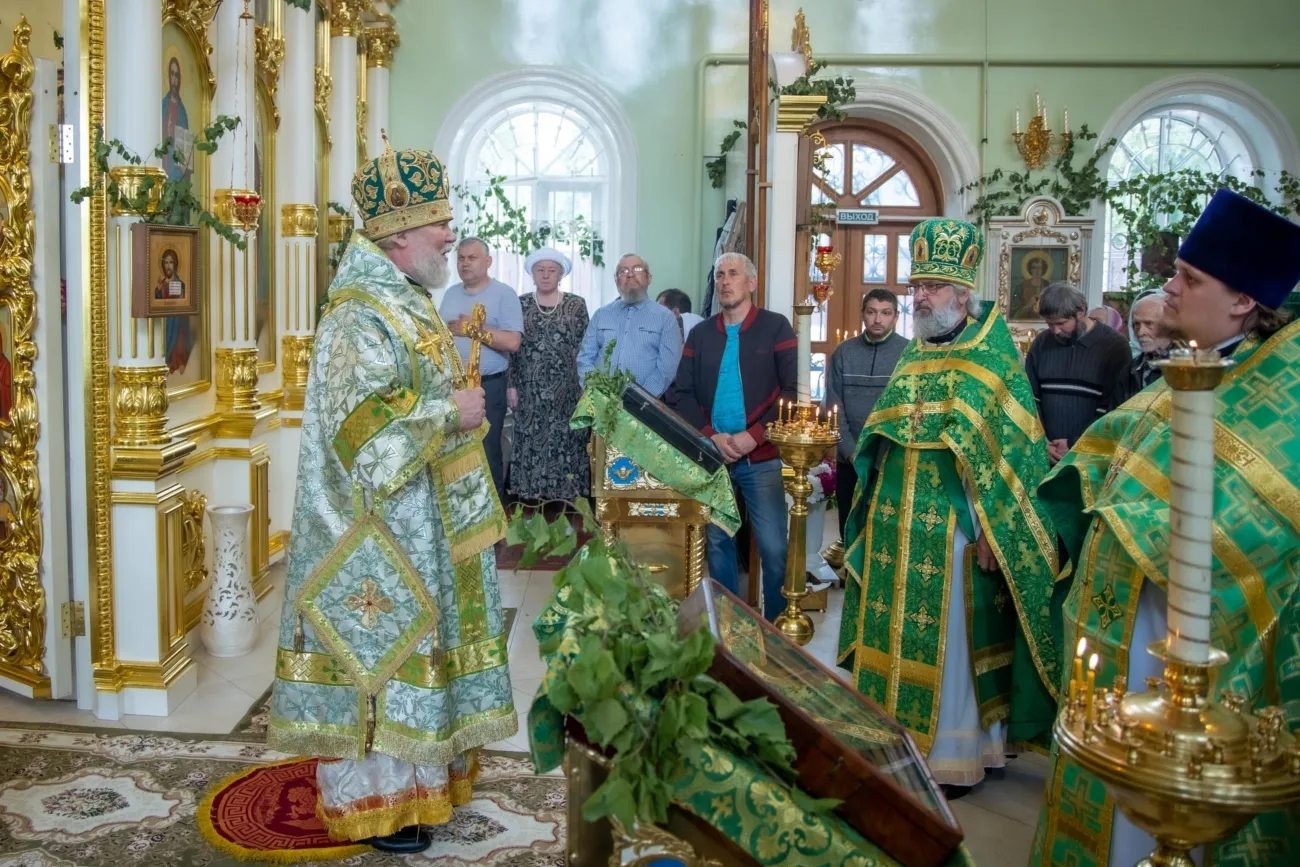 Храм ксении петербургской шуя. Храм Ксении блаженной Сарапул. Церковь Ксении Петербургской Сарапул. Храм Ксении Петербургской в Новочебоксарске.