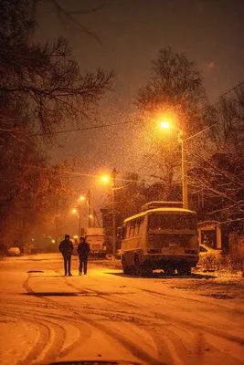 Загадочная атмосфера: снегопад ночью на фотографиях