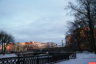 Зимний вечер в городе: магия и тишина