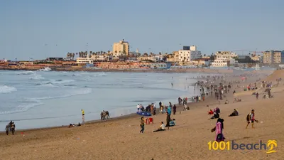 Фото пляжей Касабланки с видом на город