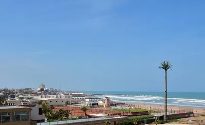 Фото пляжей Касабланки с отражением в воде
