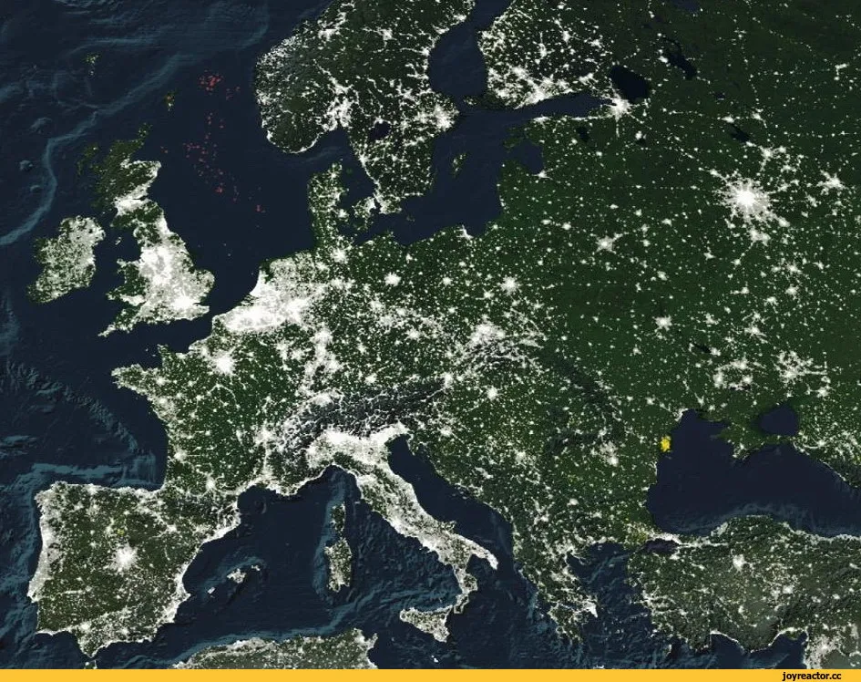 Ночи евразии. Россия из космоса. Европа из космоса ночью. Космические снимки территории. Снимок Европы из космоса.