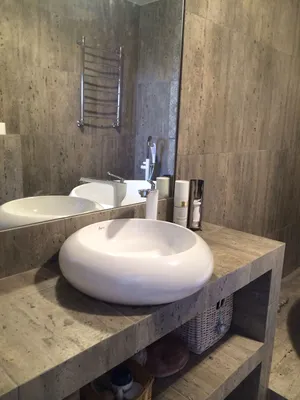 Арт-фото ванной комнаты с керамогранитом