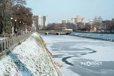 Зимний взгляд на Харьков: Увлекательные картины в снежной обители