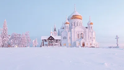 Зимнее великолепие: Выберите WebP для фото Храма