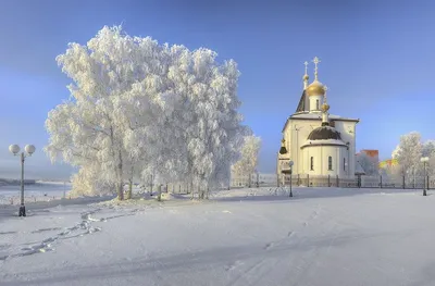 Храм под снежным покрывалом: Фото в формате JPG
